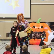 Student receiving Bulldog award